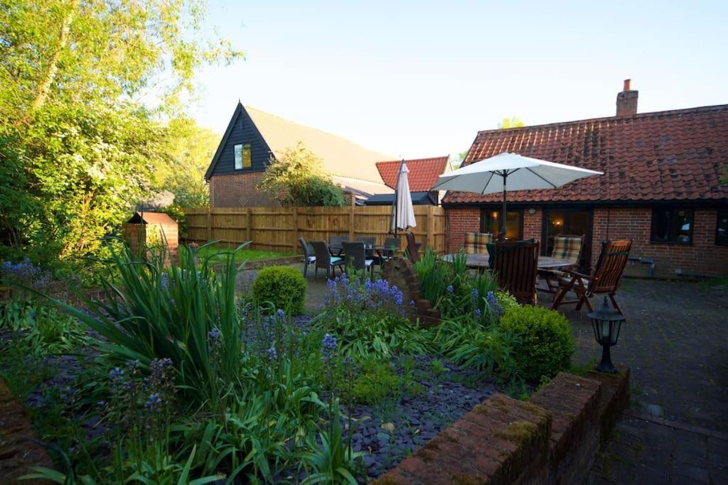 Stunning Barn Conversion Ideal For Large Families Bildeston 外观 照片